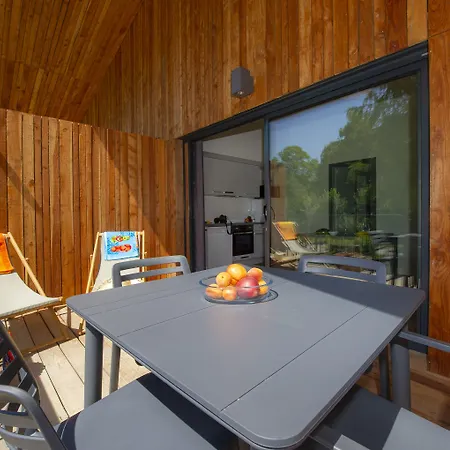 Village Les Lambrilles Hotel *